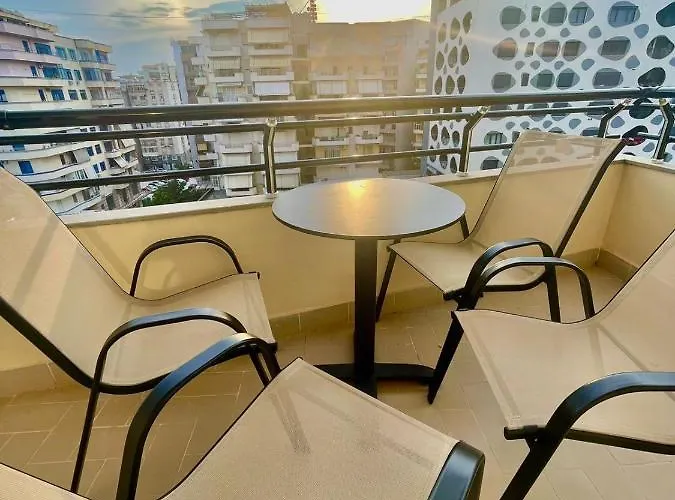 Sea Breeze Apartment *